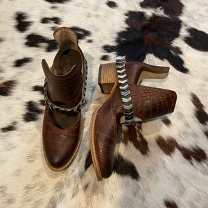 Freebird Cognac Blades